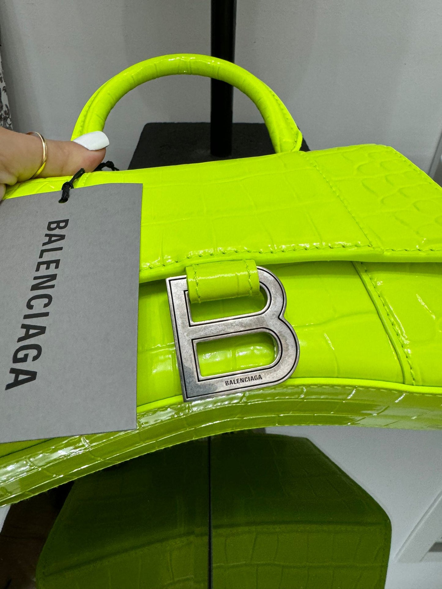 Borsa a mano Hourglass con effetto coccodrillo giallo fluo