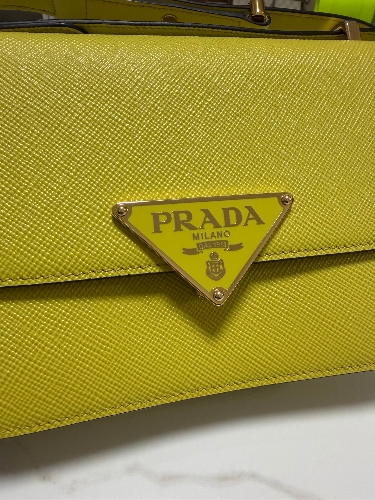 Prada Borsa a spalla in Saffiano con pattina
