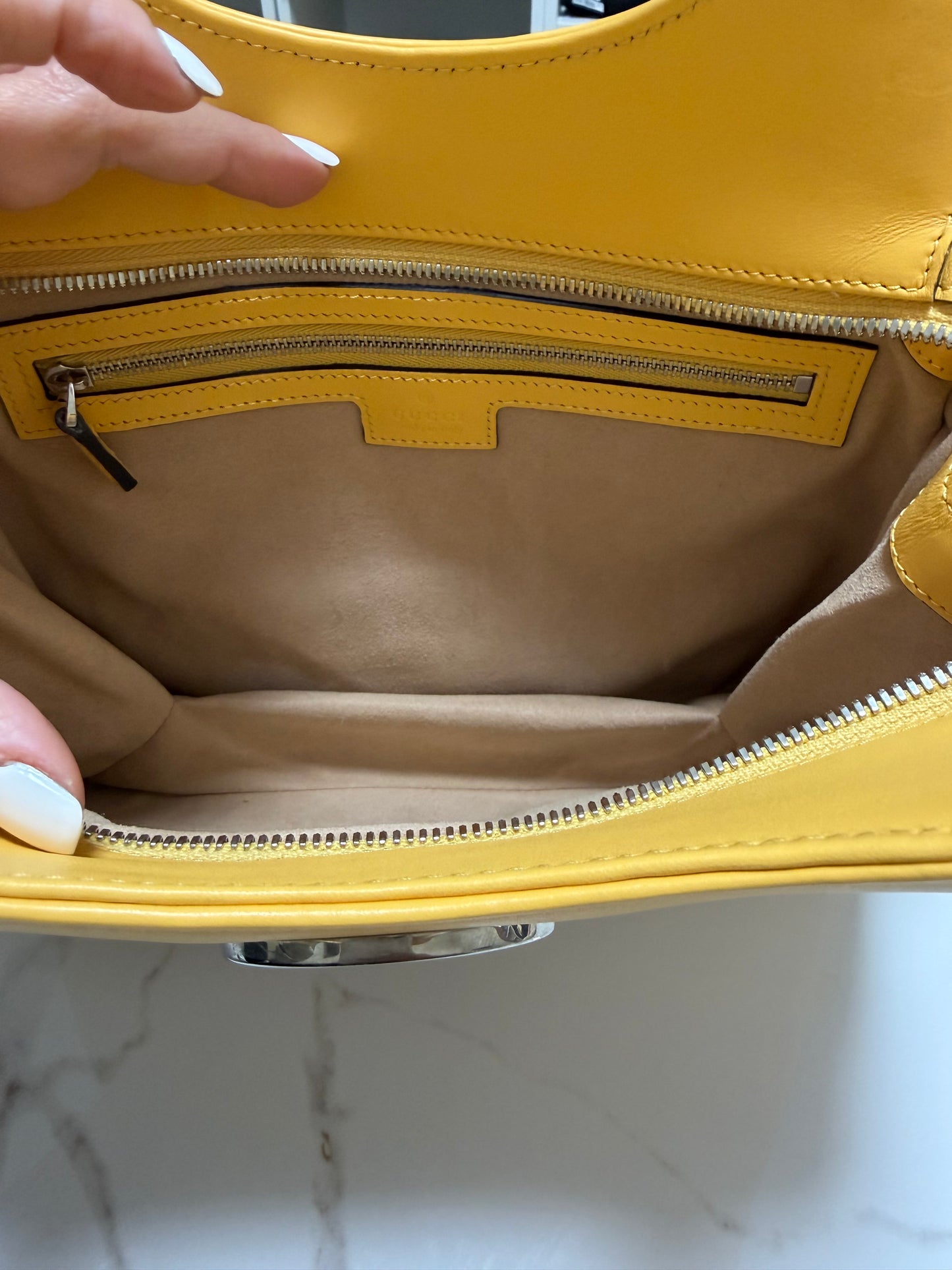 GUCCI borsa petite gg piccola a spalla in pelle giallo