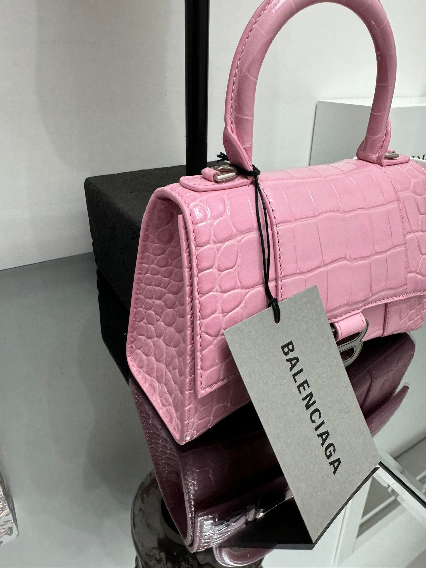 Borsa a mano Hourglass con effetto coccodrillo rosa