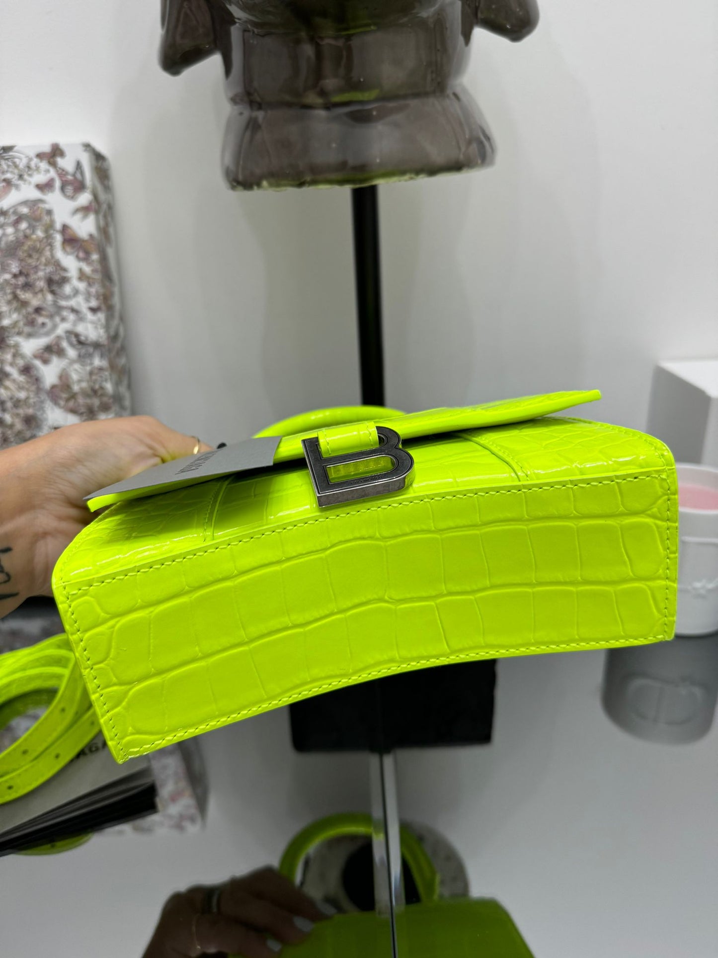 Borsa a mano Hourglass con effetto coccodrillo giallo fluo