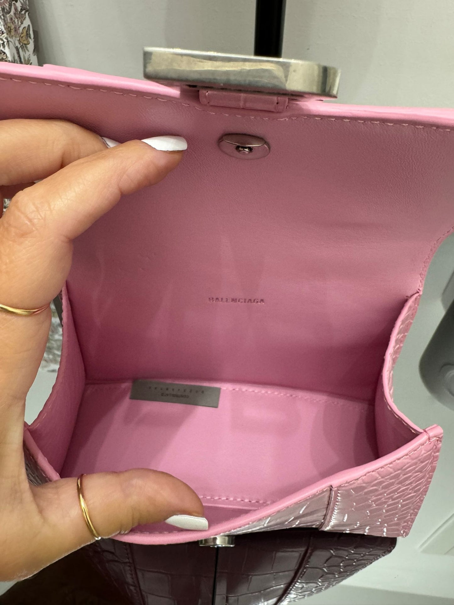 Borsa a mano Hourglass con effetto coccodrillo rosa