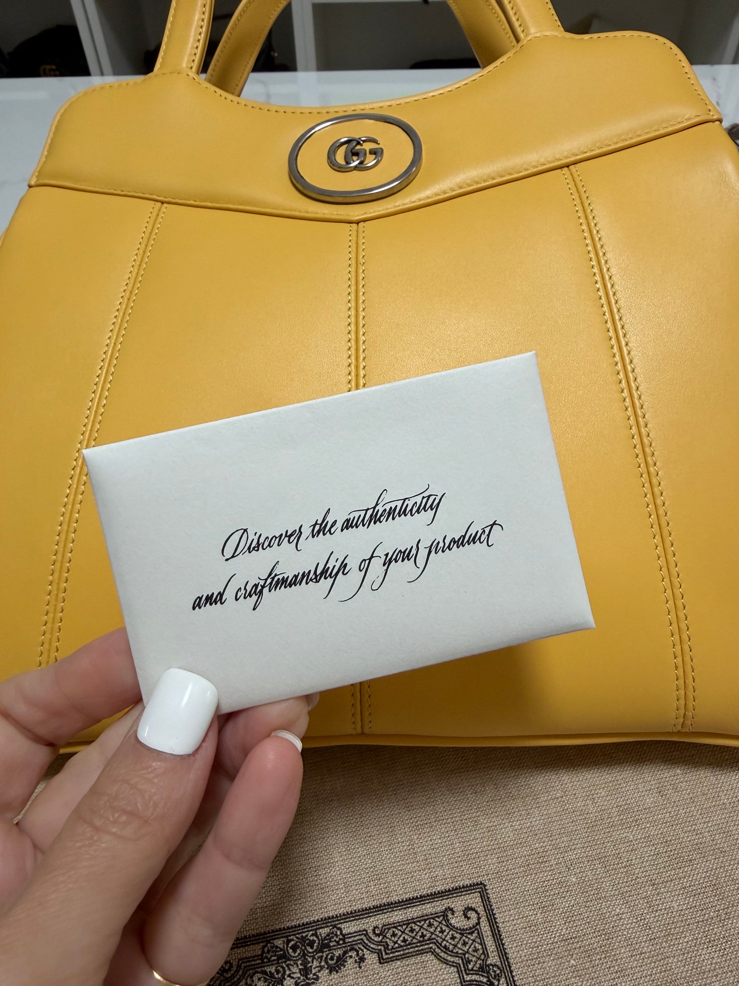 GUCCI borsa petite gg piccola a spalla in pelle giallo