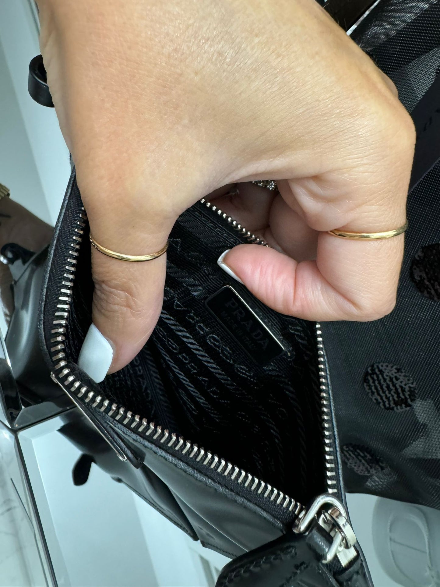 Small bag in mesh and leather with black sequins
