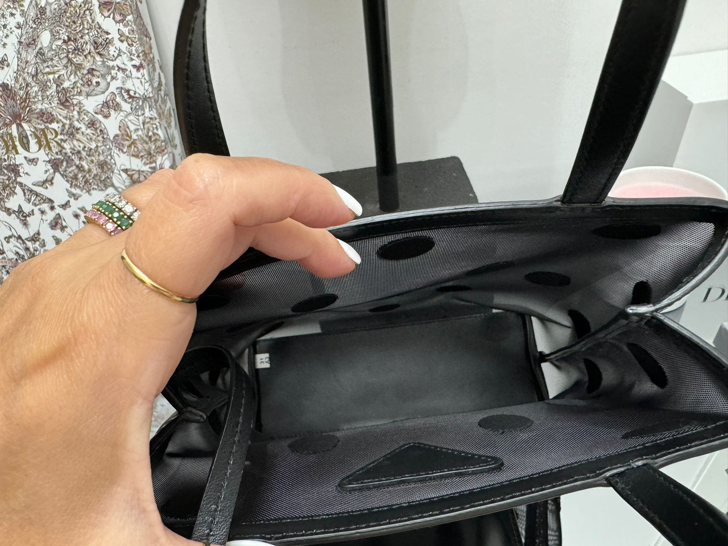 Small bag in mesh and leather with black sequins