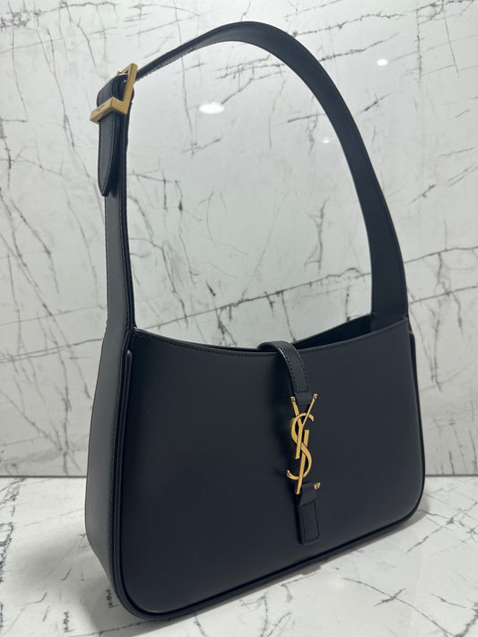 WOMEN'S BAG LE 5 À 7 IN BLACK SMOOTH LEATHER