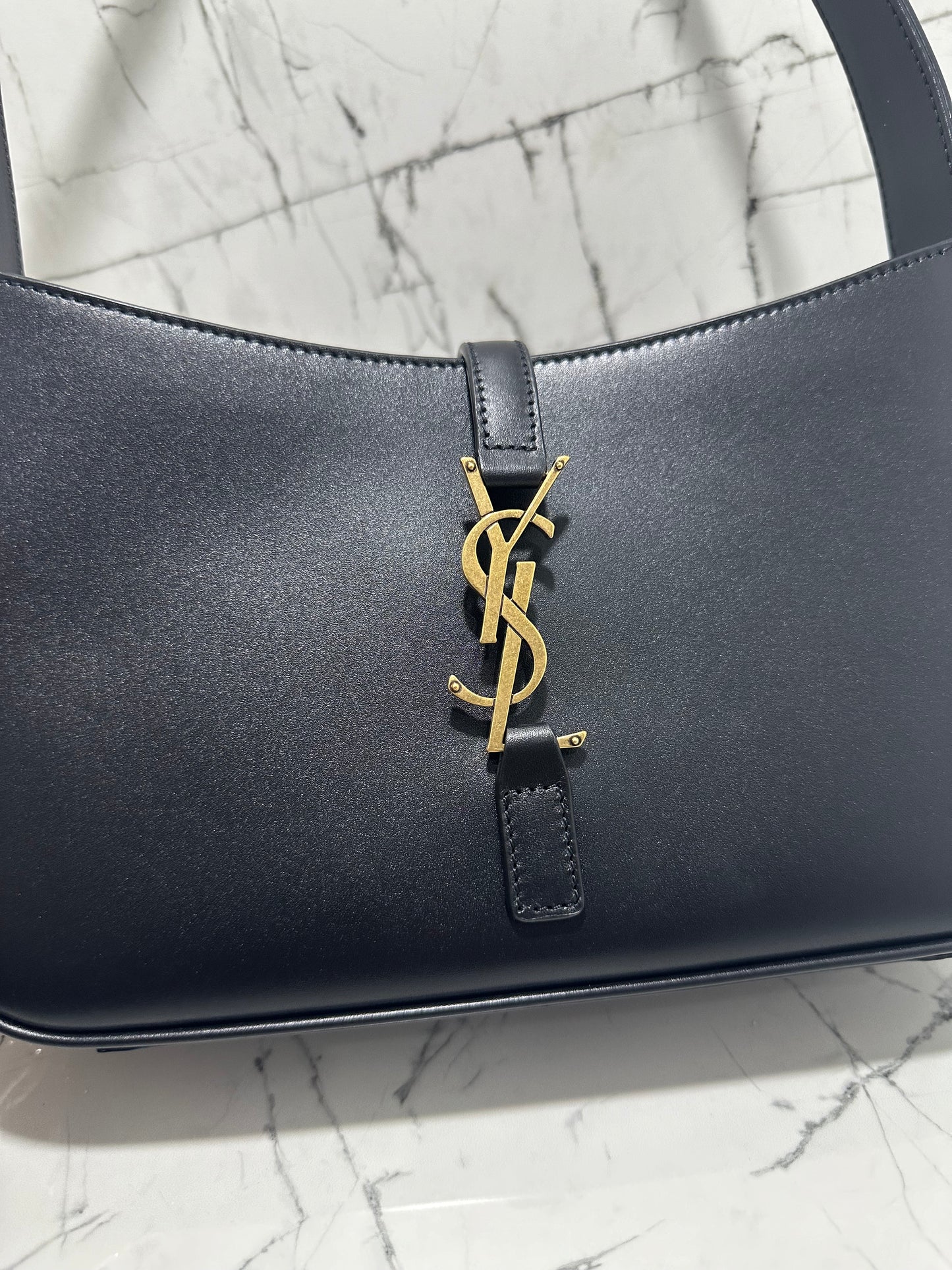 WOMEN'S BAG LE 5 À 7 IN BLACK SMOOTH LEATHER