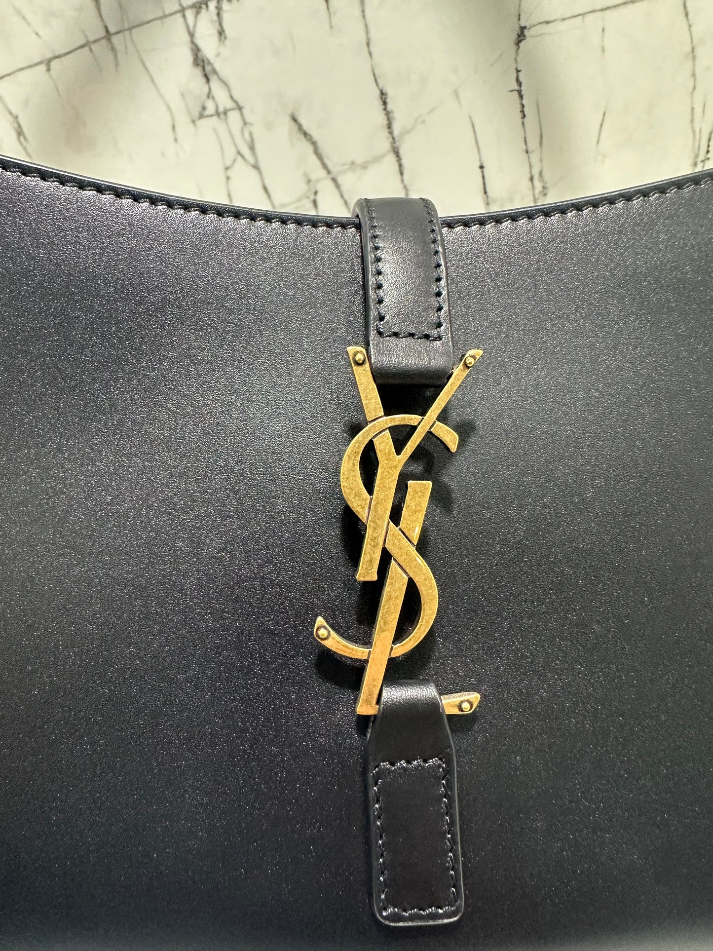 WOMEN'S BAG LE 5 À 7 IN BLACK SMOOTH LEATHER