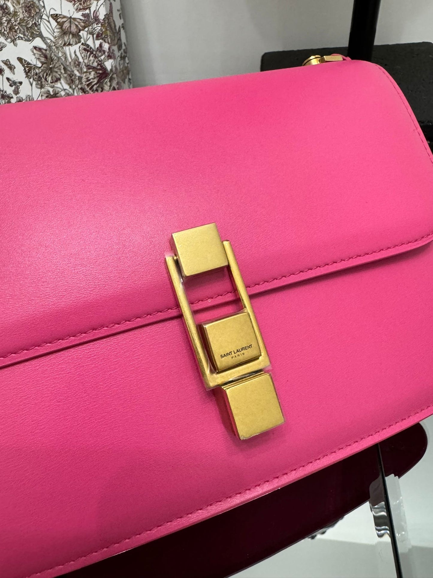 Carré leather shoulder bag fuchsia