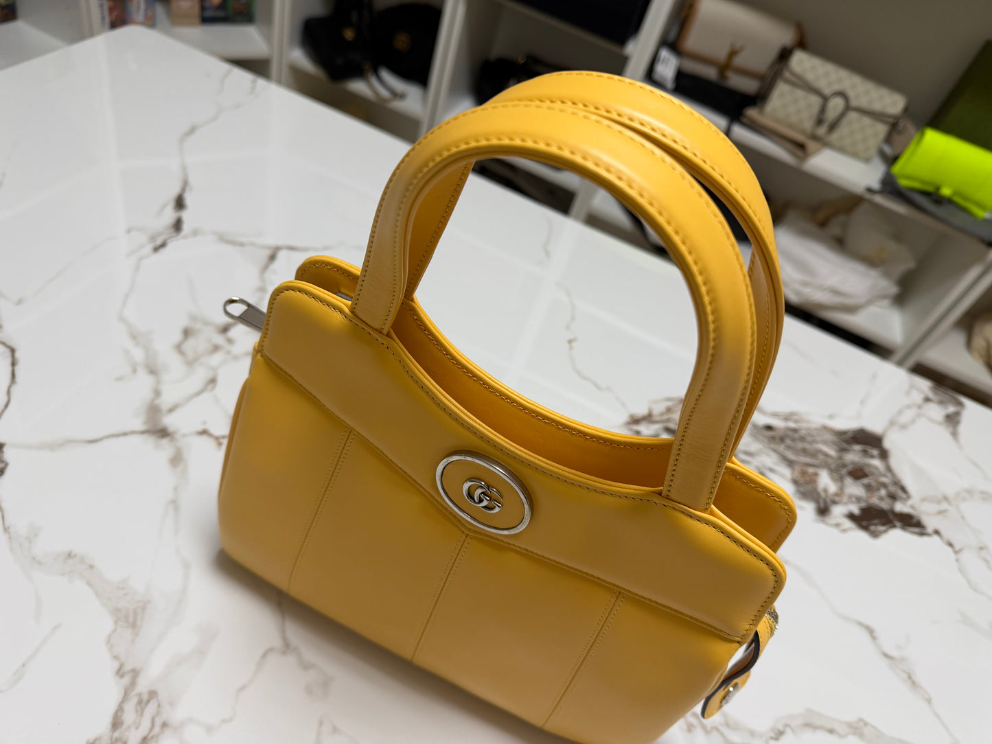 GUCCI borsa petite gg piccola a spalla in pelle giallo