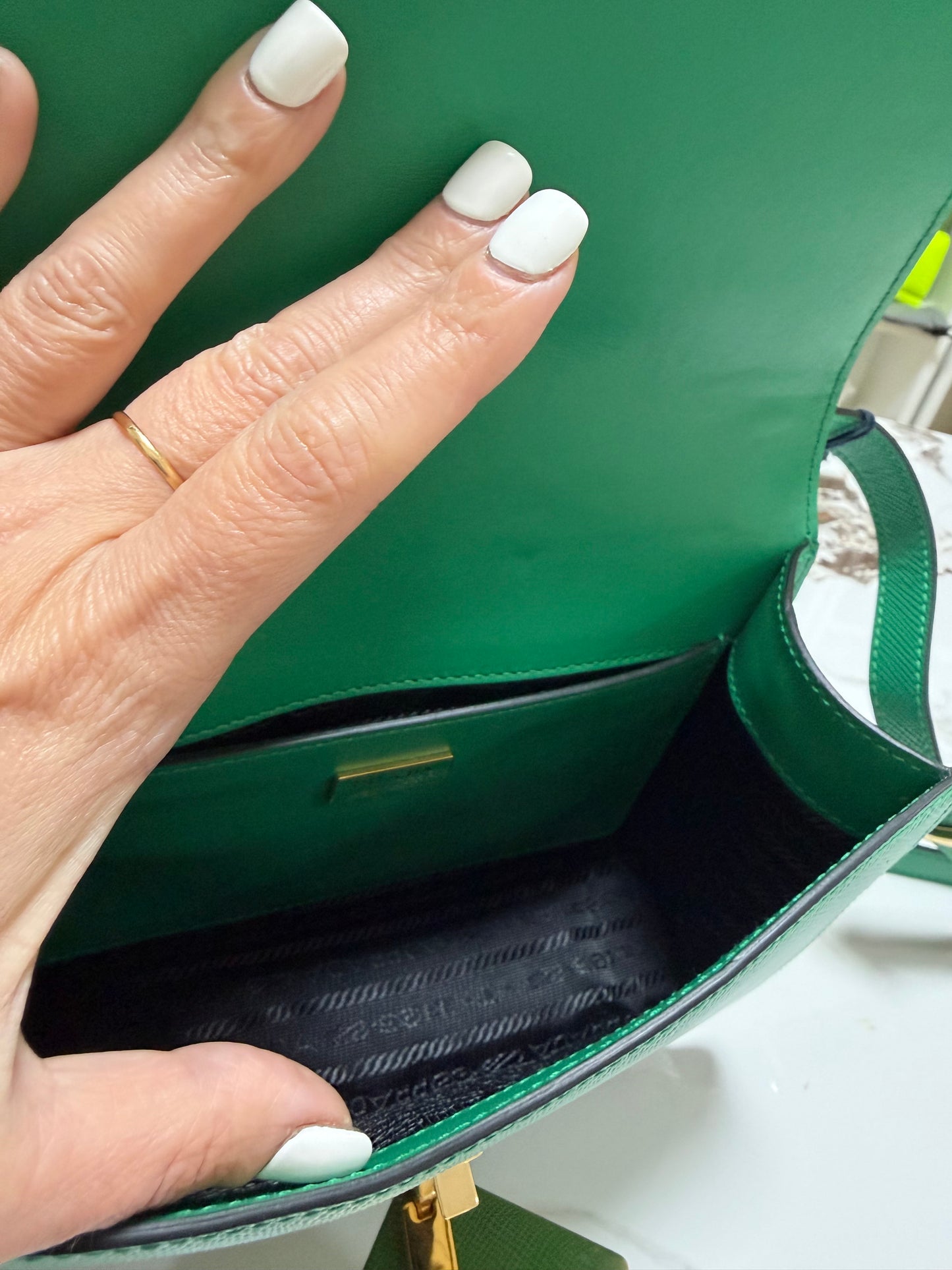 PRADA Borsa a spalla in Saffiano con pattina