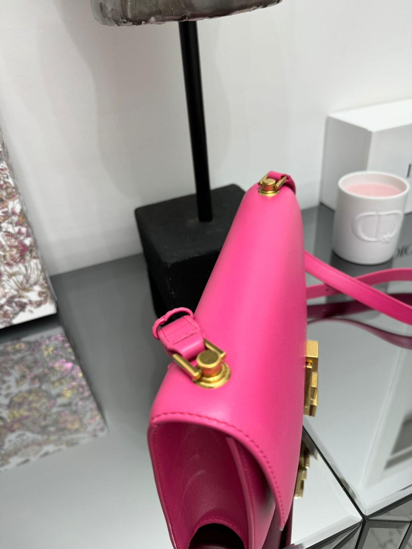 Carré leather shoulder bag fuchsia