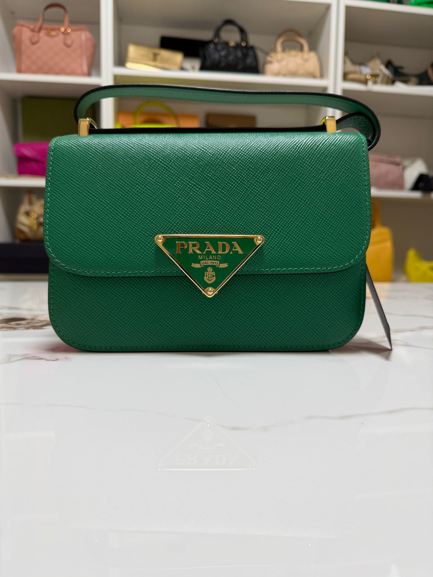 PRADA Borsa a spalla in Saffiano con pattina