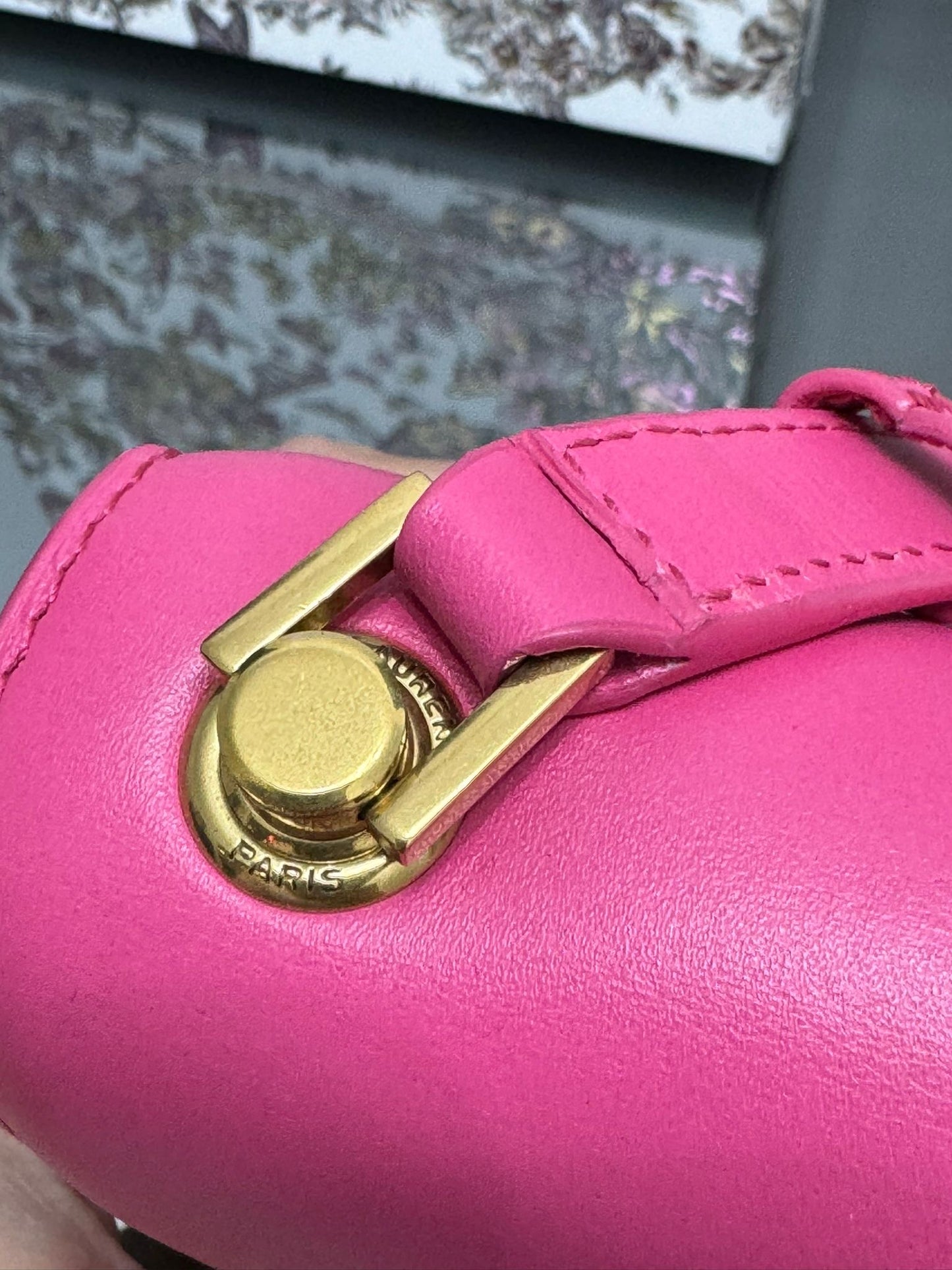 Carré leather shoulder bag fuchsia